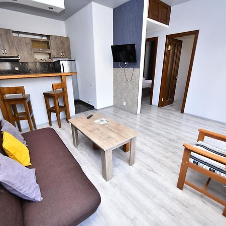 Hotel Phaliashvili Batumi Bagian luar foto