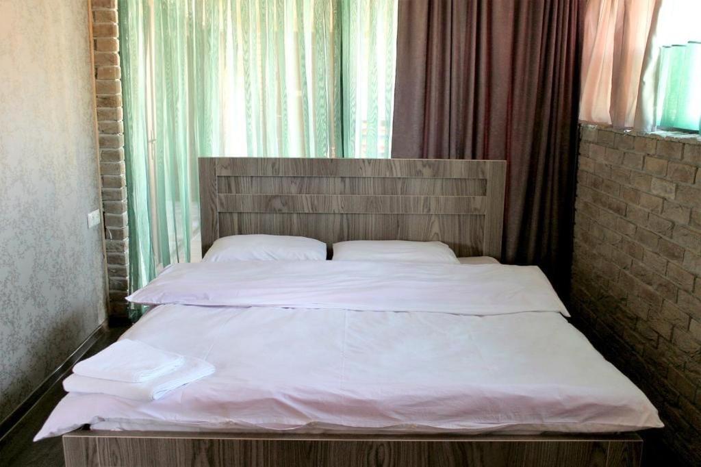 Hotel Phaliashvili Batumi Bagian luar foto