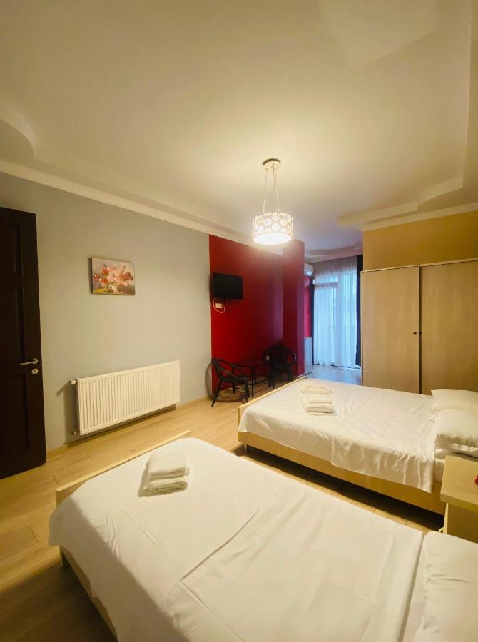 Hotel Phaliashvili Batumi Bagian luar foto