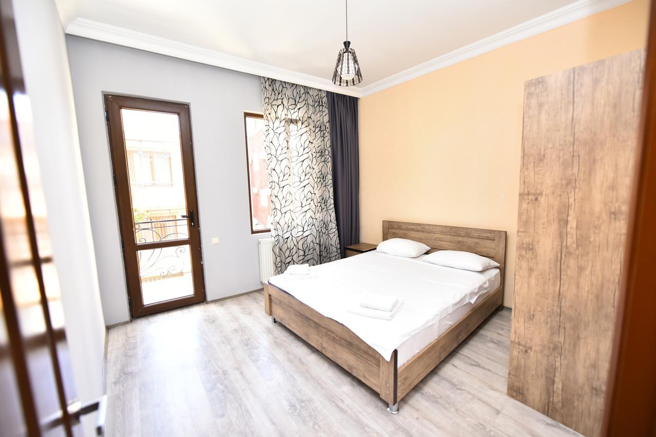 Hotel Phaliashvili Batumi Bagian luar foto