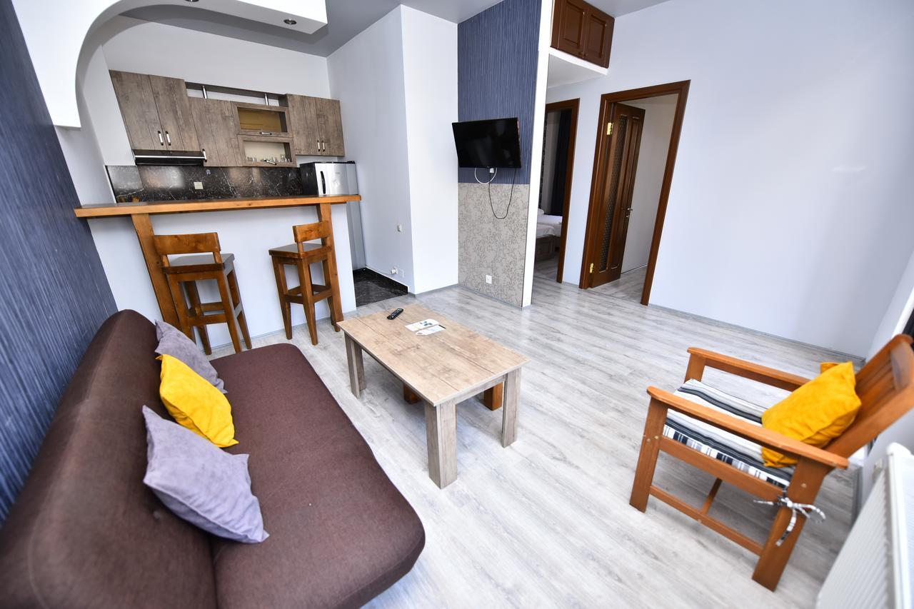 Hotel Phaliashvili Batumi Bagian luar foto