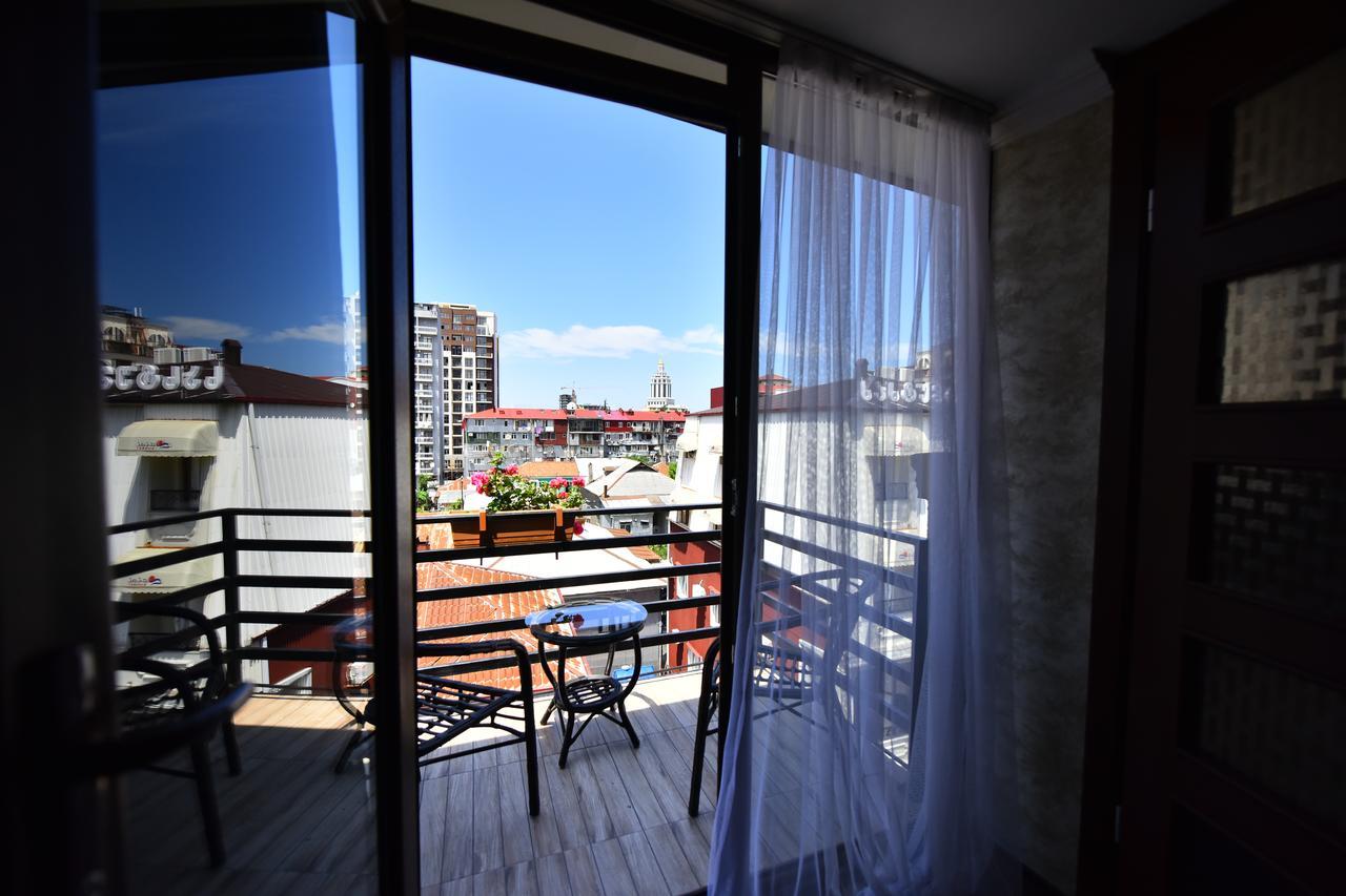 Hotel Phaliashvili Batumi Bagian luar foto