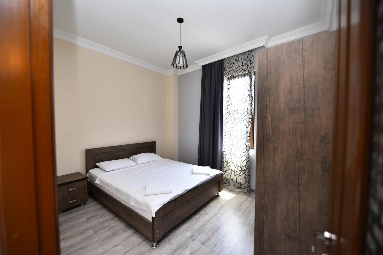 Hotel Phaliashvili Batumi Bagian luar foto
