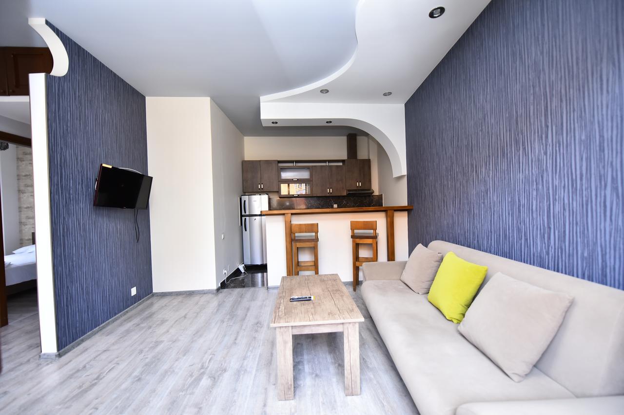 Hotel Phaliashvili Batumi Bagian luar foto