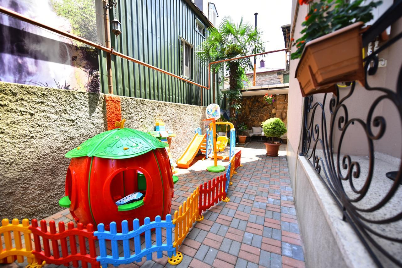 Hotel Phaliashvili Batumi Bagian luar foto