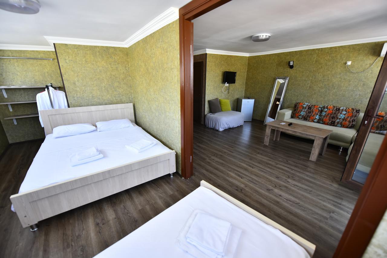 Hotel Phaliashvili Batumi Bagian luar foto