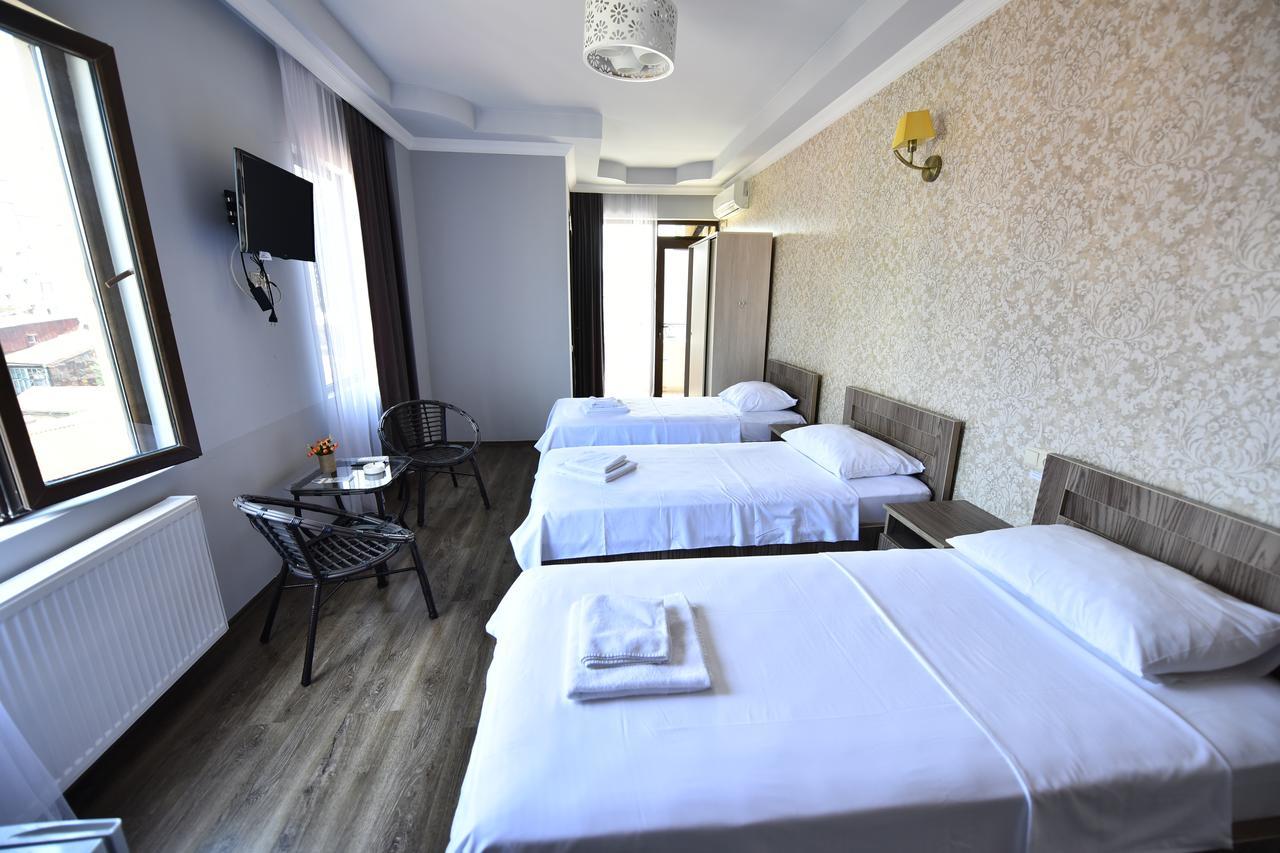 Hotel Phaliashvili Batumi Bagian luar foto