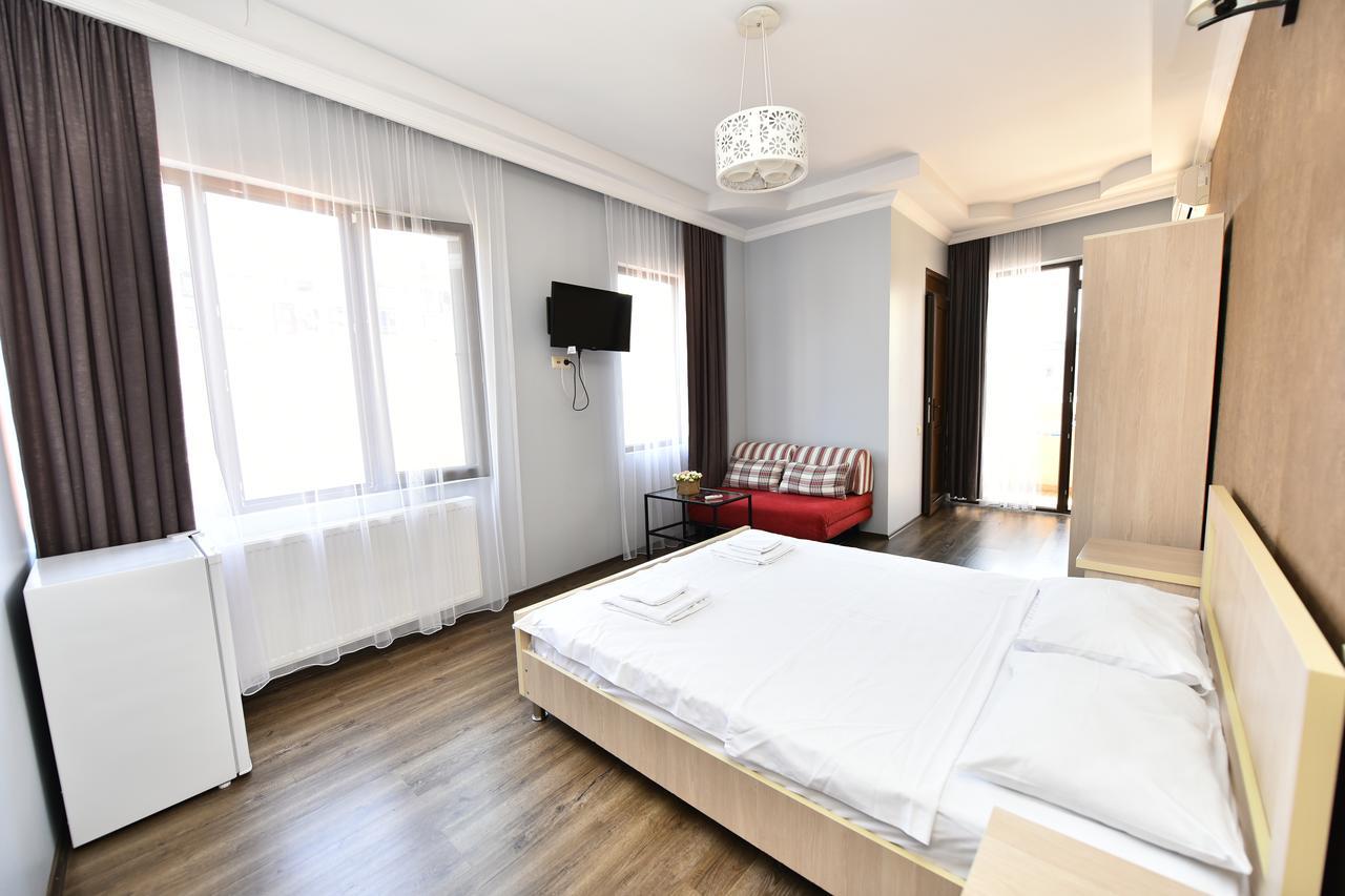 Hotel Phaliashvili Batumi Bagian luar foto